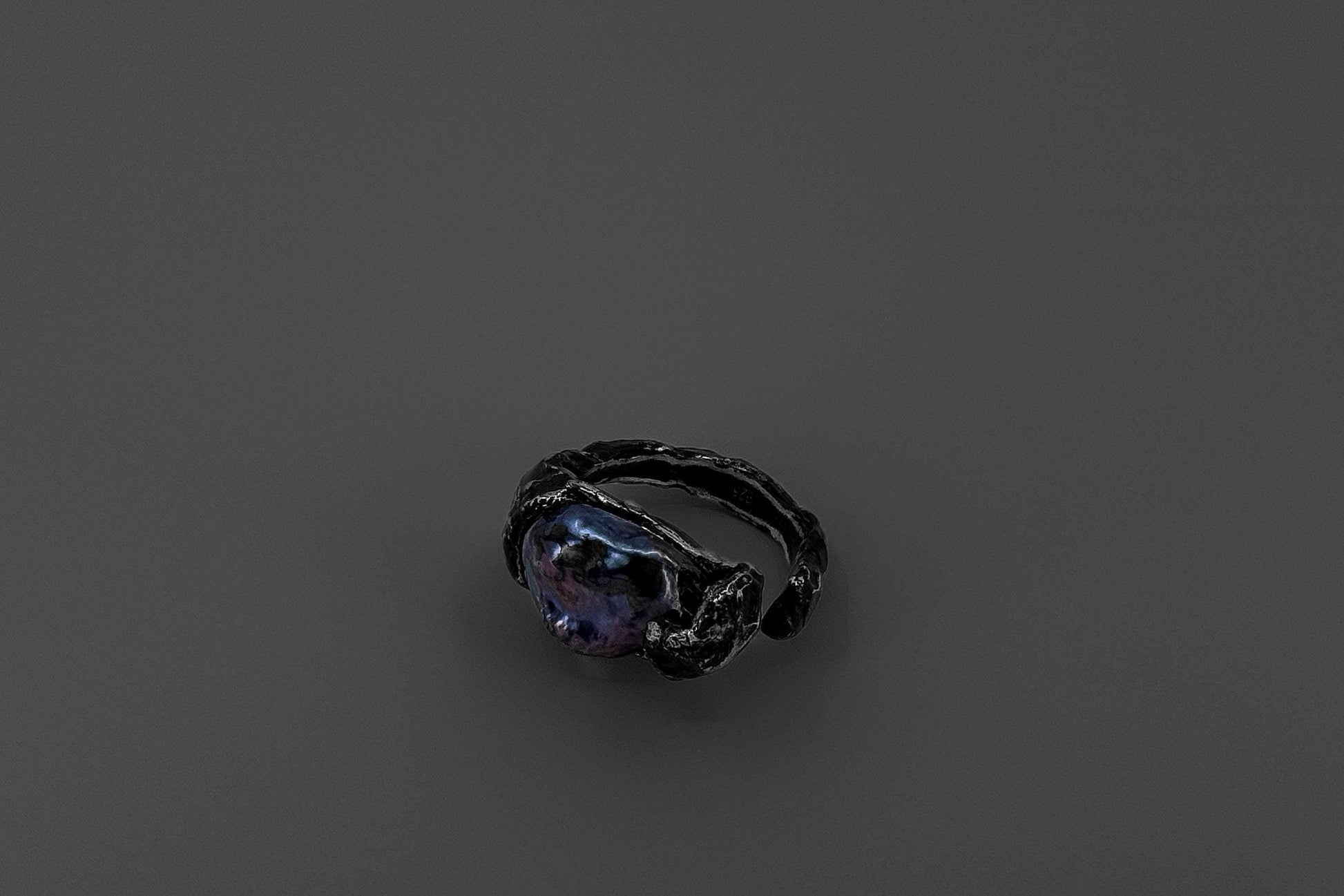 Dark Pearl Ring II LevenExclusive