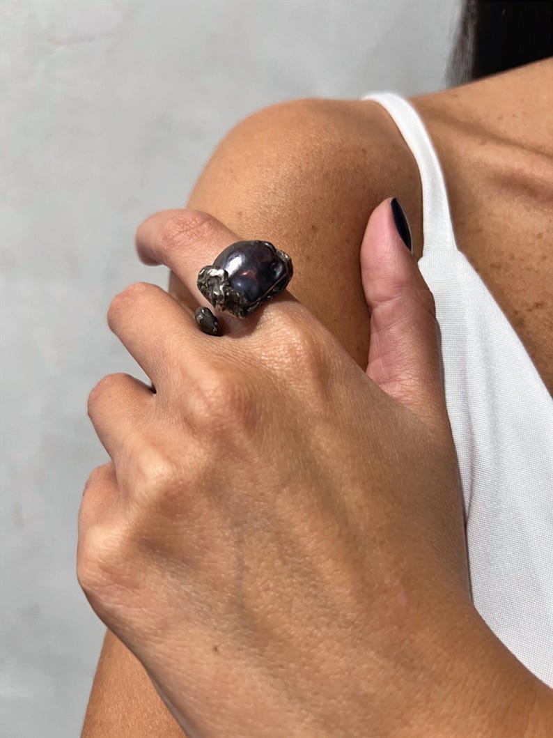 Dark Pearl Ring II LevenExclusive