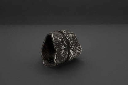 Minimalist Shield Ring LevenExclusive