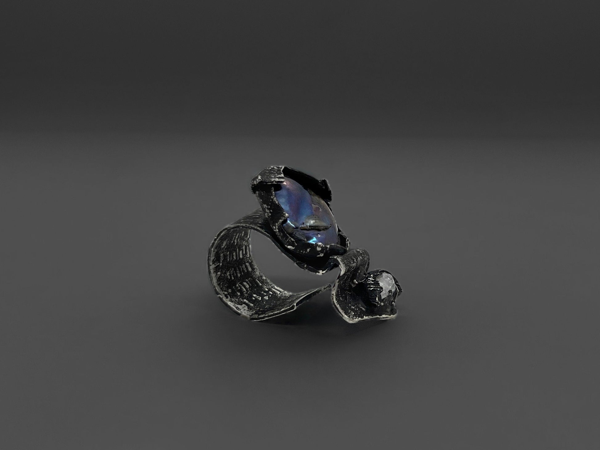 Pearl Ring with Quartz LevenExclusive