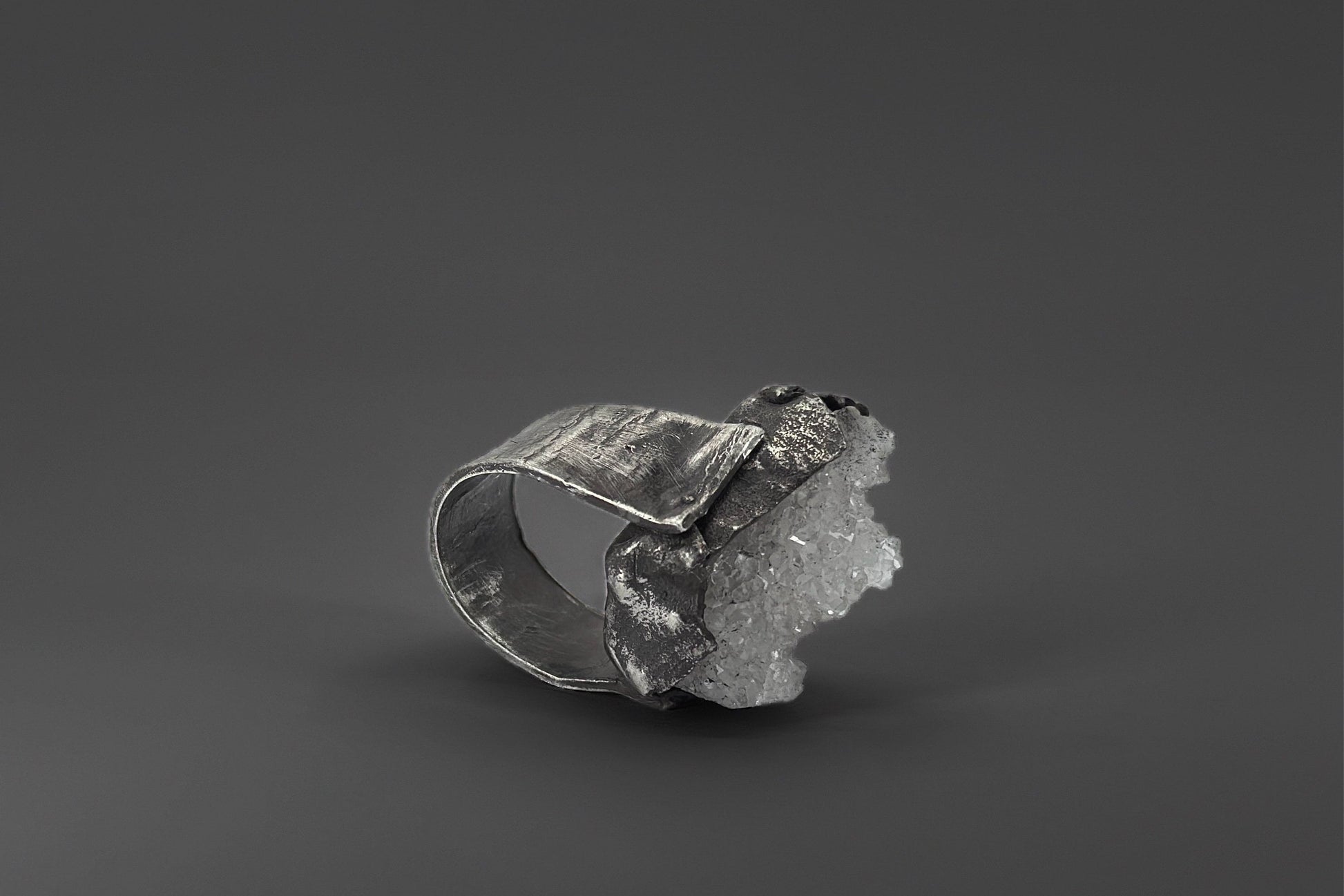 Raw Quartz Ring LevenExclusive