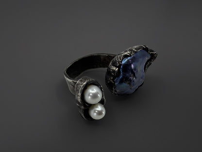 ვერცხლის ღია ბეჭედი მარგალიტებით