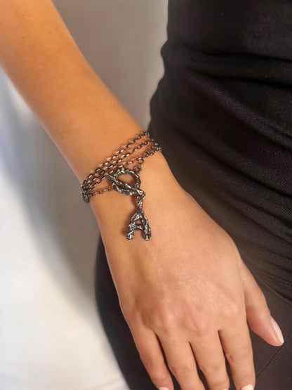 ანბანის გაშავებული ვერცხლის გულსაკიდი