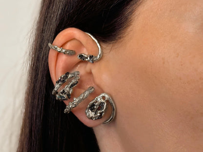 ვერცხლის საყურე შავი ქვით